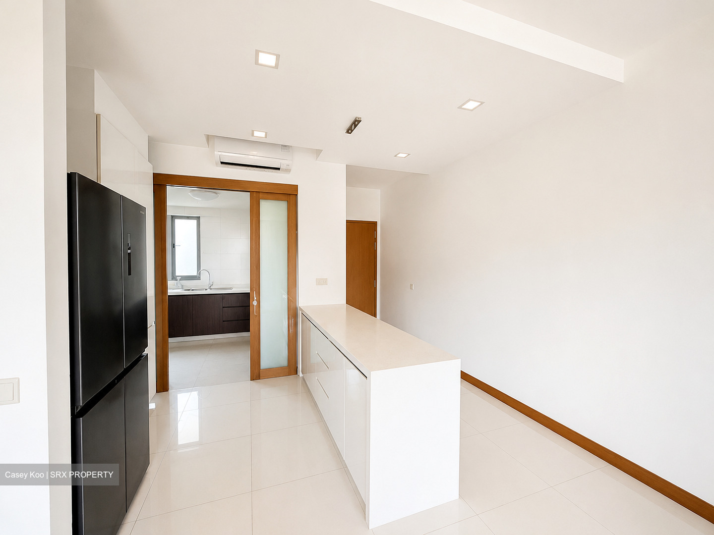 Waterfront Waves (D16), Condominium #588201041